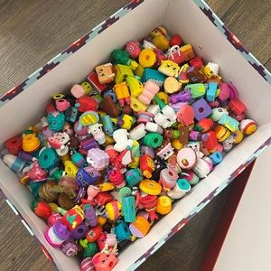 Lot of 300+ shopkins